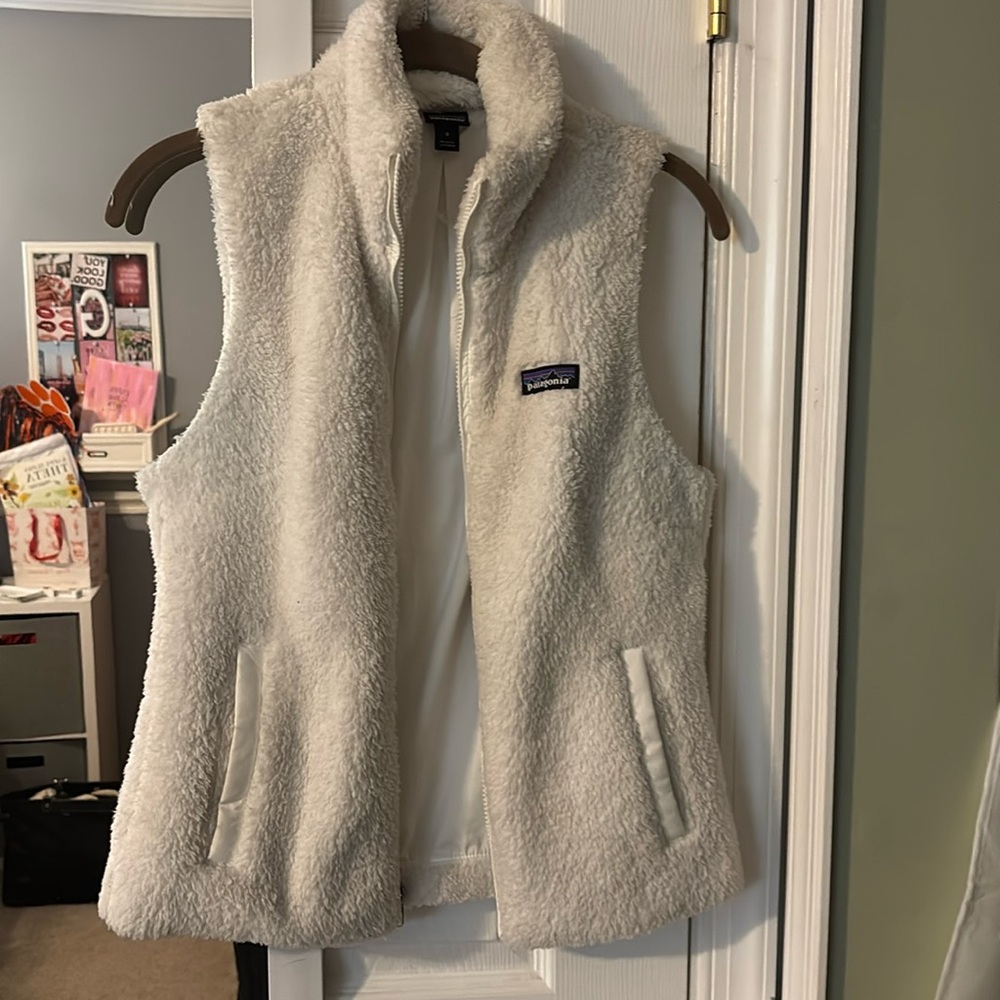 Patagonia white furry vest size small